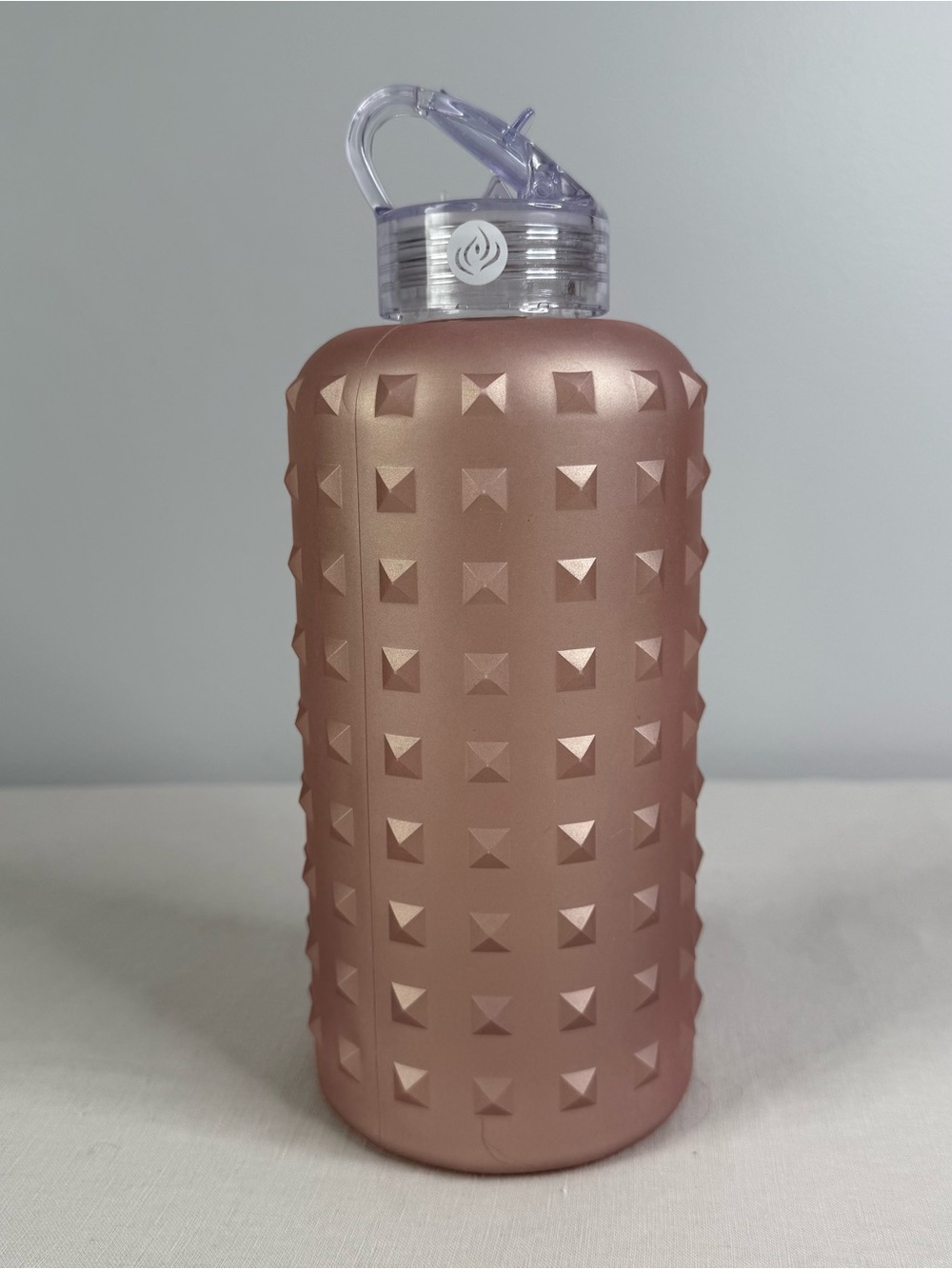 Apana 32oz Glass Water Bottle Rose Gold Studded Spiked Silicone Sleeve Yoga RARE